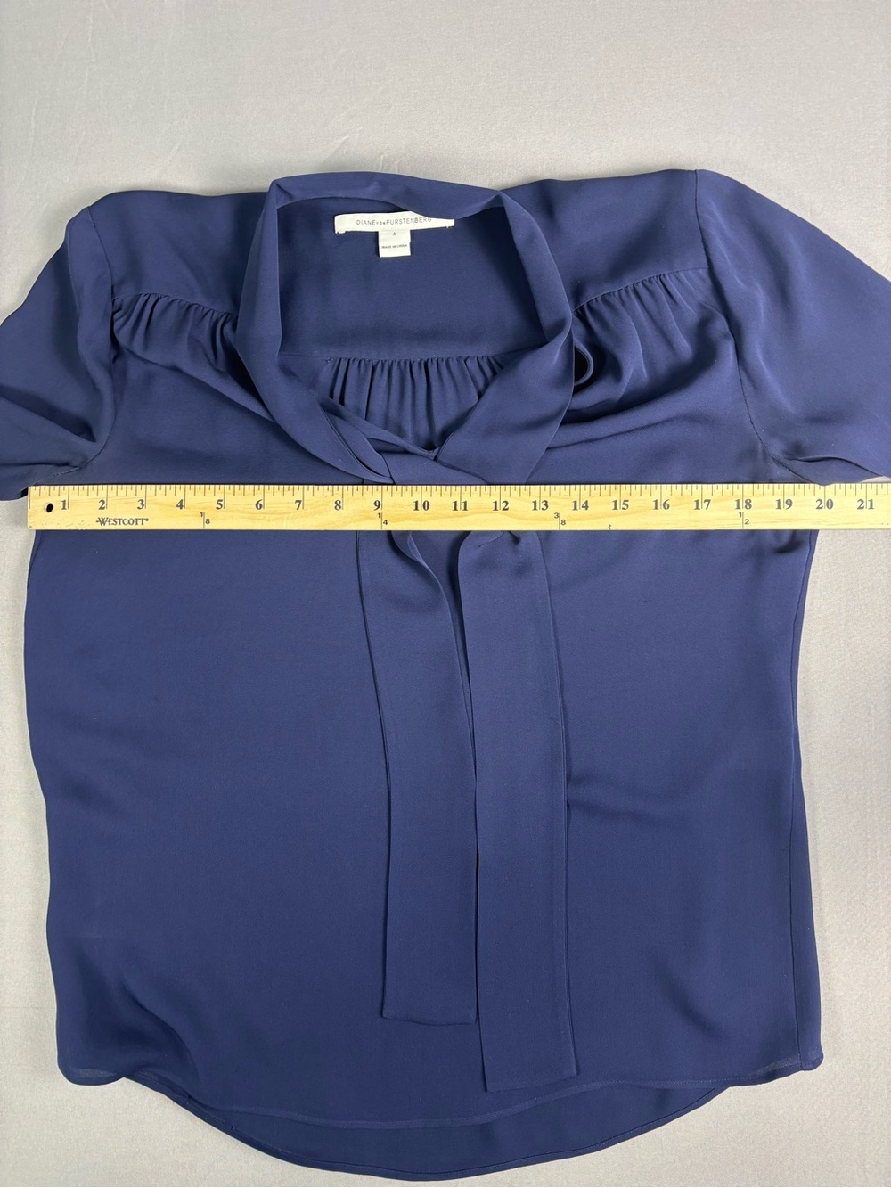 Diane Von Furstenberg 100% Silk Blouse Size 4 Navy Tie-Neck NWOT - Picture 9 of 15